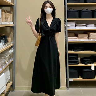 法式 胖妹妹气质显瘦扭结黑色连衣裙 大码 洋气赫本风针织长裙女夏季