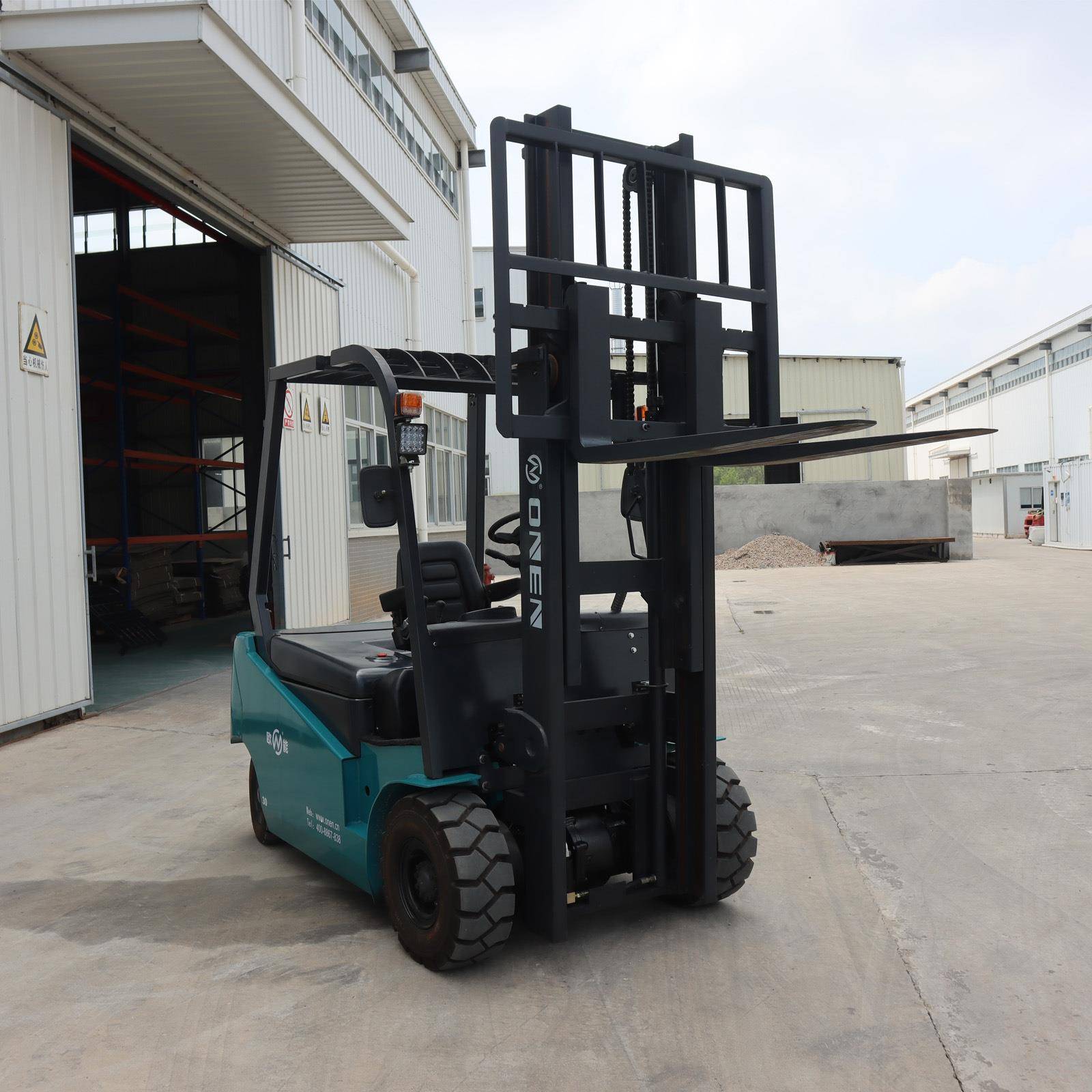 新能源四轮座驾式电动叉车液压升降2吨吨电动装卸搬运堆高车