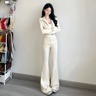 白色休闲运动瑜伽服套装女2025新款立领外套喇叭裤秋冬穿搭一整套