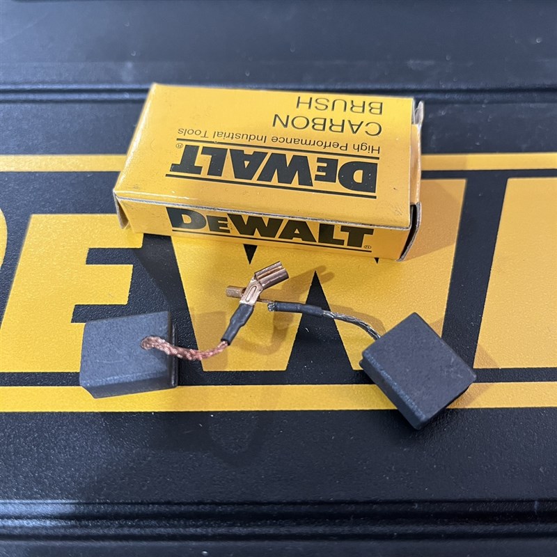 DEWALT得伟角磨机电锤碳刷DW803/810/824/8100/8200抛光机DWP849X