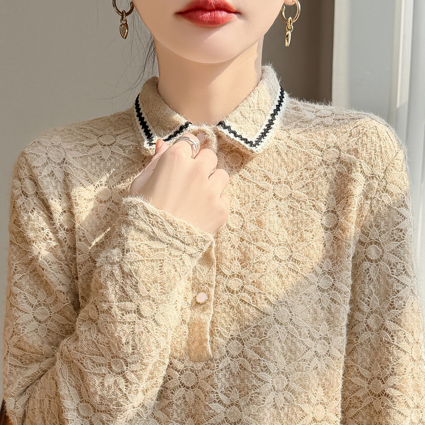 感优雅蕾丝翻领加绒保暖针织毛衣女半纽扣秋冬宽松加厚打底衫