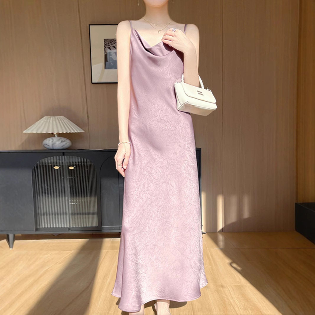 2025春季新款吊带裙法式荡领缎面连衣裙女显瘦纹理设计收腰长裙子