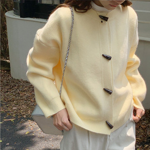 温暖色圆领牛角扣毛衣厚外套女秋冬新款 宽松复古纯色百搭针织开衫