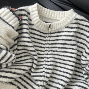 上衣外套 宽松慵懒风针织衫 白色条纹拉链圆领毛衣开衫 女秋冬新款