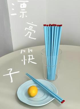 蓝色爱心筷子家用高档精致抗菌防霉2025新款食品级合金筷子防摔