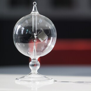 鲁斯oo 光能辐射计太阳风车旋转桌面装饰