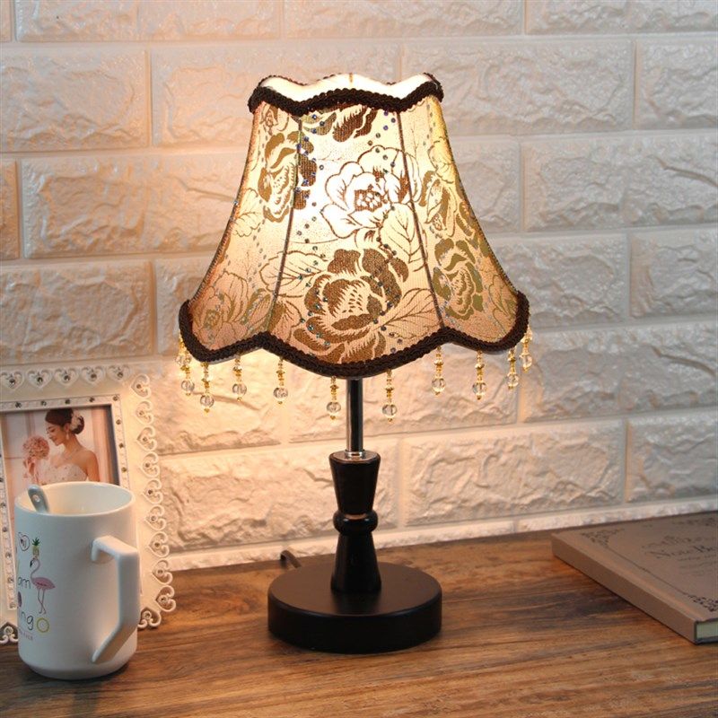 卧室时尚个性婚房木制小台灯温馨装饰调光节能台灯床头小夜灯