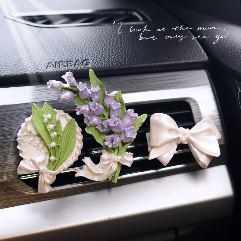 出风口香薰IN风珠光蝴蝶结铃兰花车载装饰香水夹高级感女生车饰