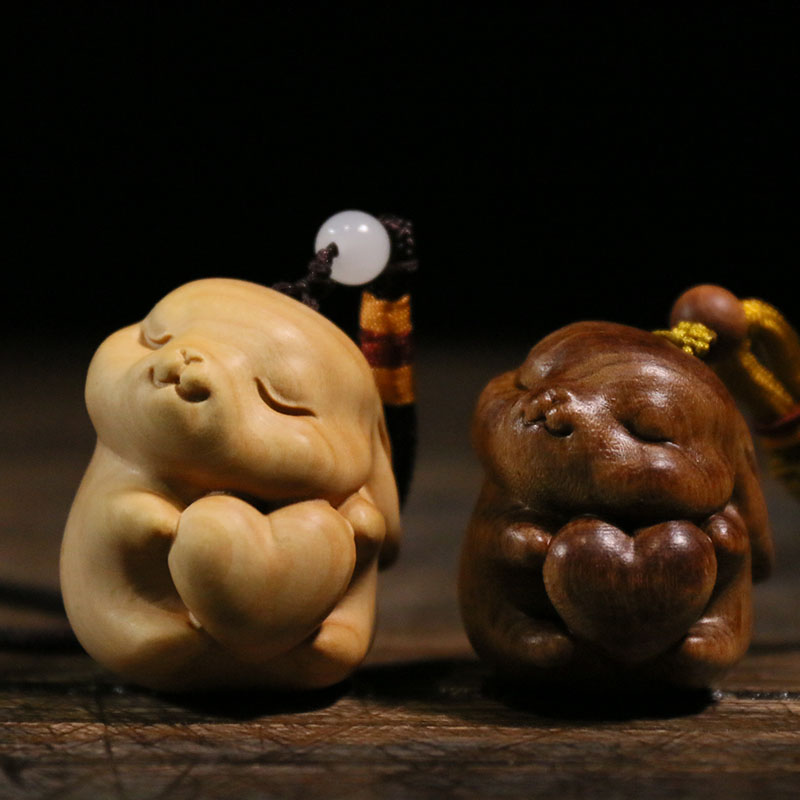 小叶黄杨木生肖兔子手把件木质摆件檀香木雕实木檀木把玩兔年挂件