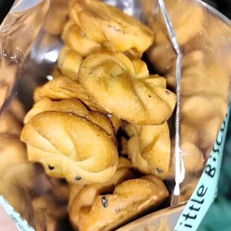 采购产品新潮流韭菜和芝麻饼干,甜脆,丰富的洋葱,休闲零食,礼