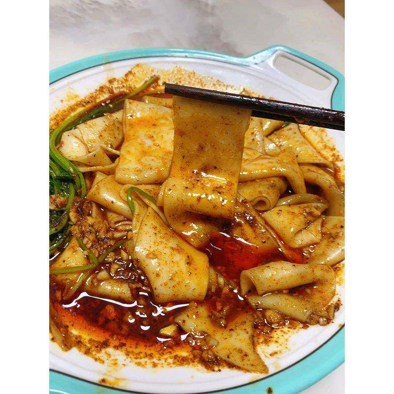一颗小阿祖er甘肃麻辣烫麻辣宽粉速食麻辣烫甘肃天水风味麻辣烫