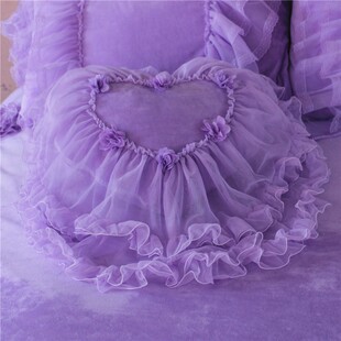 蕾丝毛绒沙发靠垫心形抱枕珊瑚绒抱枕含芯家用床头枕头短毛绒靠枕