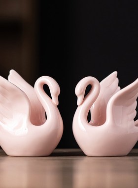 卧室天鹅一对陶瓷摆件品客厅桌面电视柜玄关结婚创意礼品房间布置
