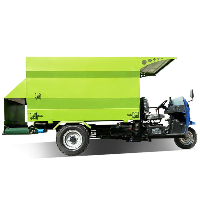 新能源电动三轮撒料车柴油动力7方大容量牛舍日粮投料车出料均匀