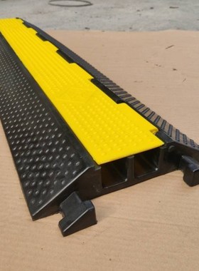 小二线出口高质量橡胶减速带线槽盖板走线槽抗压耐用护线板