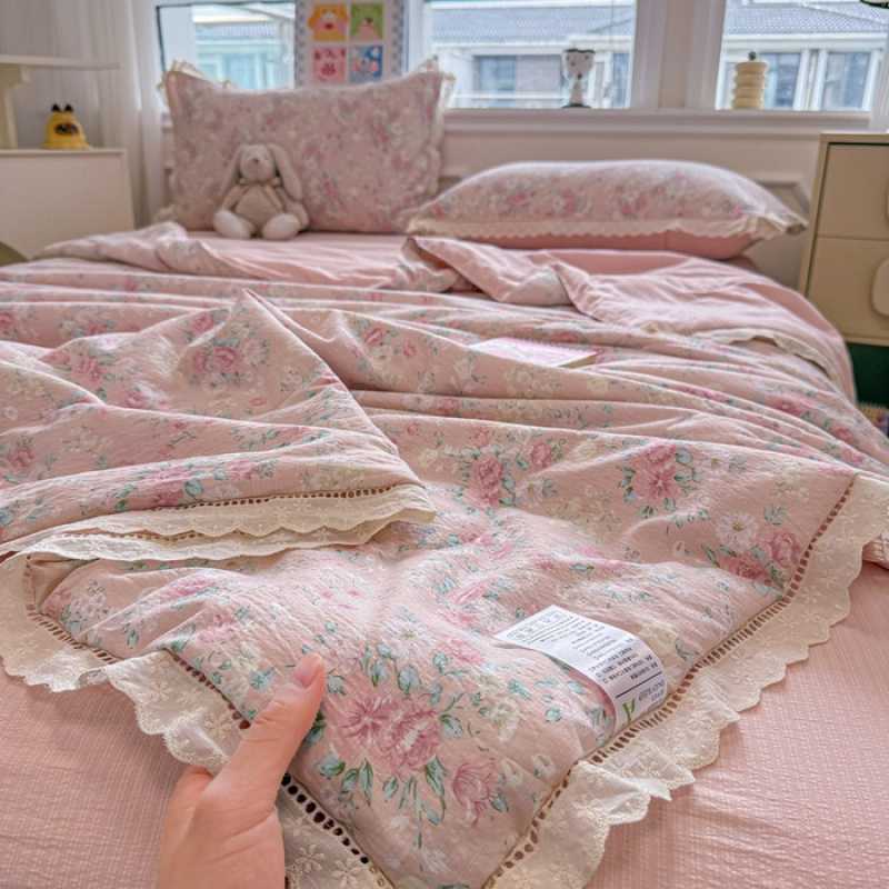 轻盈刺绣毛巾花卉图案夏季凉爽可清洗多件套被子柔软透气