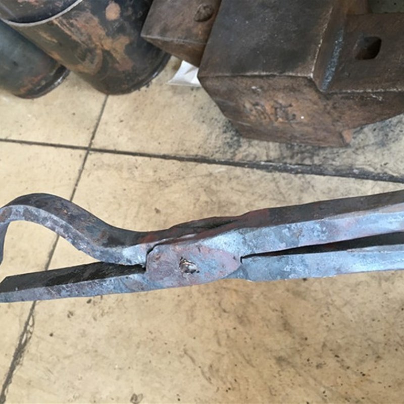 手工锻造铁匠钳产品钳固定工具夹钳圆头持物夹子铝锭钳火钳打铁钳