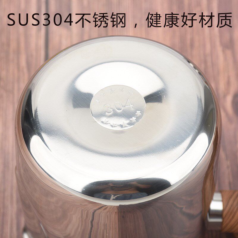 304不锈钢拉花杯奶缸r带刻度加厚电磁炉可加热大容量仿木柄奶缸