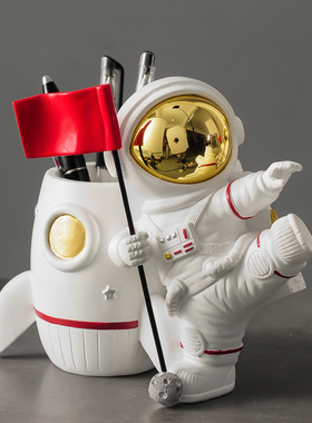 宇航员笔筒收纳摆件办公桌面创意太空人儿童房书桌装饰品男孩礼物