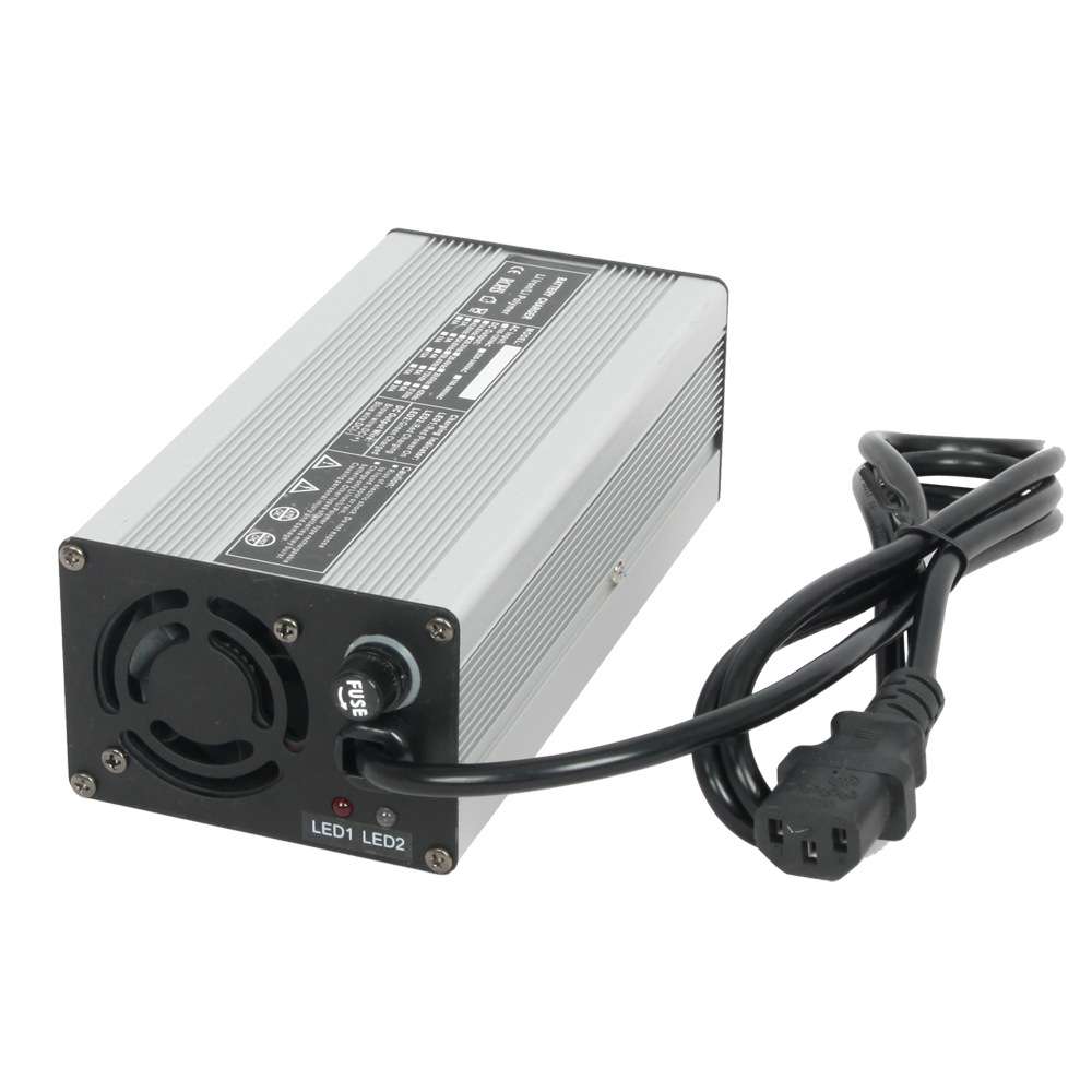 厂家直销36V6A48V6A72V4A电池充电器 电动滑板车充电器