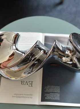 金属色不锈钢银色高级感极简几何异形扭曲摆件样板房高端艺术雕塑