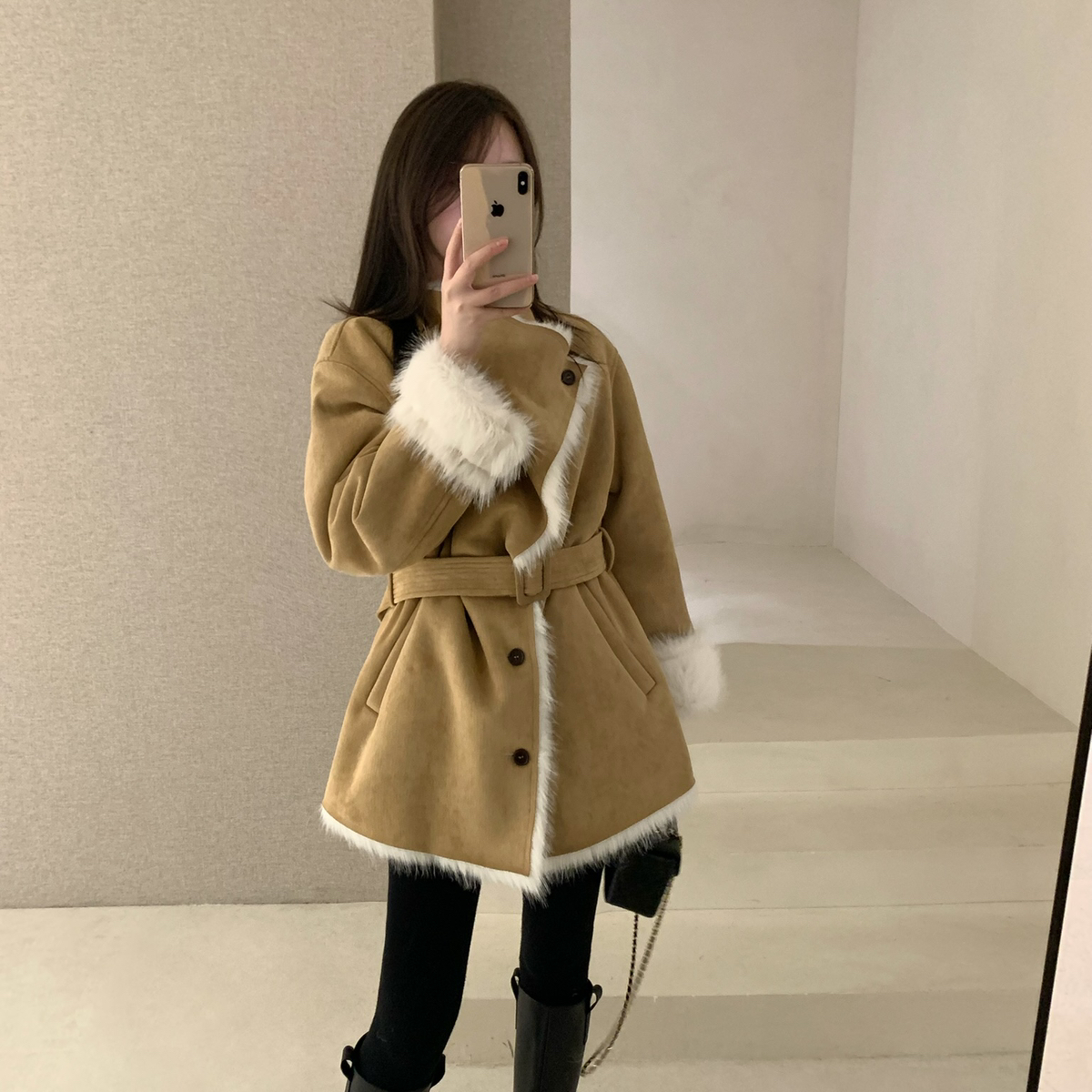 poisooo-斜扣荡领设计感毛毛短外套(配腰带)(保暖又时髦～)PSO710