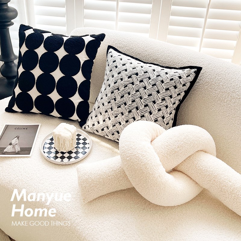 奶油色抱枕黑白色in风打结沙发客厅靠垫靠背床上高级现代