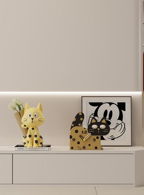 奶油风客厅时钟摆件家居饰品电视柜玄关创意卡通座钟小众酒柜软装