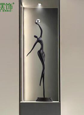 轻奢意式玄关摆件客厅电视柜装饰品艺术高级感抽象人物雕塑可定制