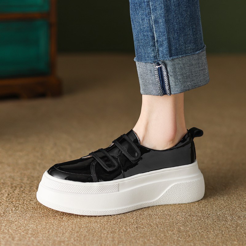 2024春新f款真皮厚底圆头魔术贴乐福鞋女坡跟松糕底米白色漆皮单