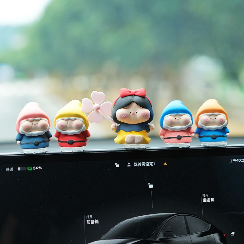 在逃公主汽车内显示屏饰品摆件可爱D中控台平面内车载装饰公仔摆