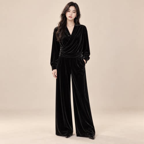 女王家黑色V领长袖显瘦小衫