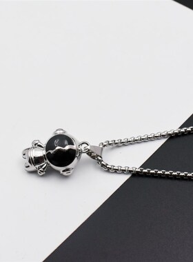 2023年新款爆款太空人项链男女穿搭配饰链子嘻哈街舞儿童吊坠潮酷