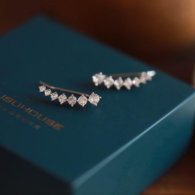 高级感银色耳挂锆石无耳洞耳饰女无痛耳夹简约气质小众设计感新款