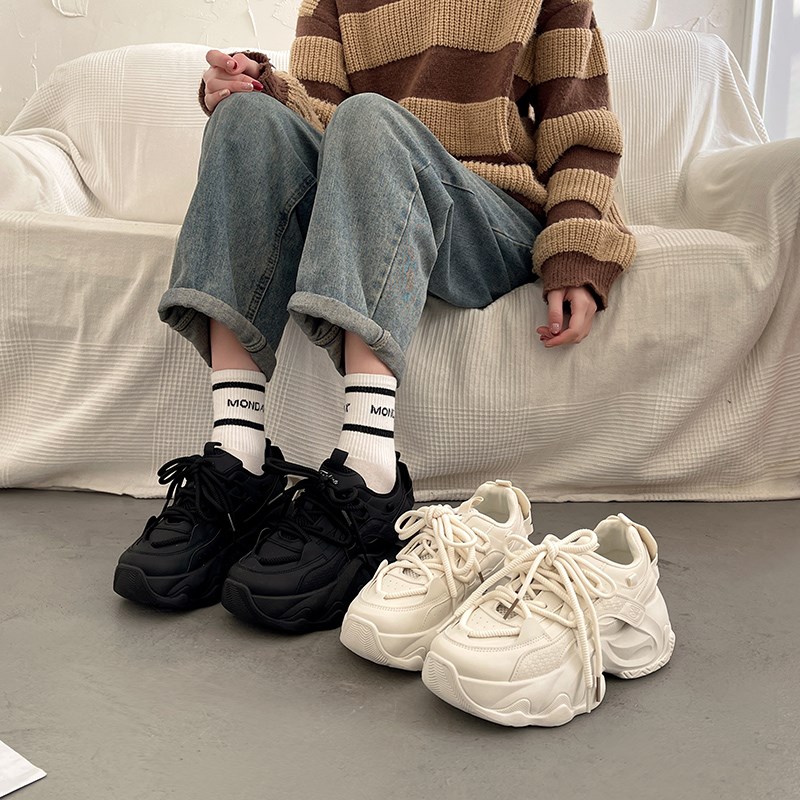显脚小厚底松糕老爹鞋女春季炸街2024新款爆款增高黑色休闲运动鞋