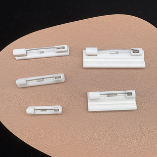 塑料别针平底可粘贴带背胶工牌安全别针胸针徽章胸牌材料装饰配件