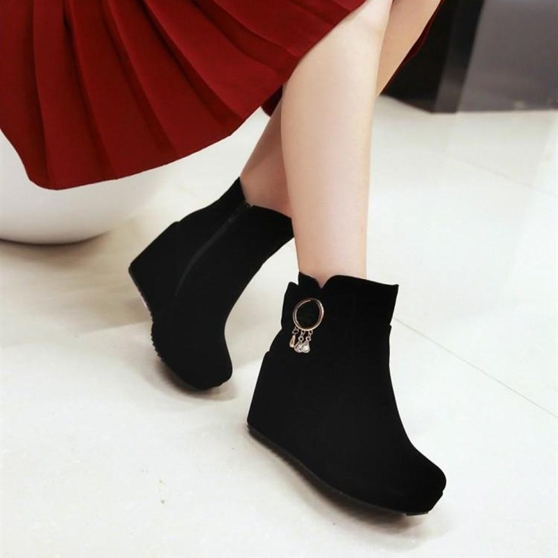 婚靴红色2018秋冬季新款女靴高跟鞋坡跟短靴水钻新娘结婚鞋小码33