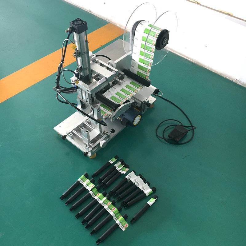 管子对折贴标机 USB线电缆线对折标签机器 汽车线材标签贴标机