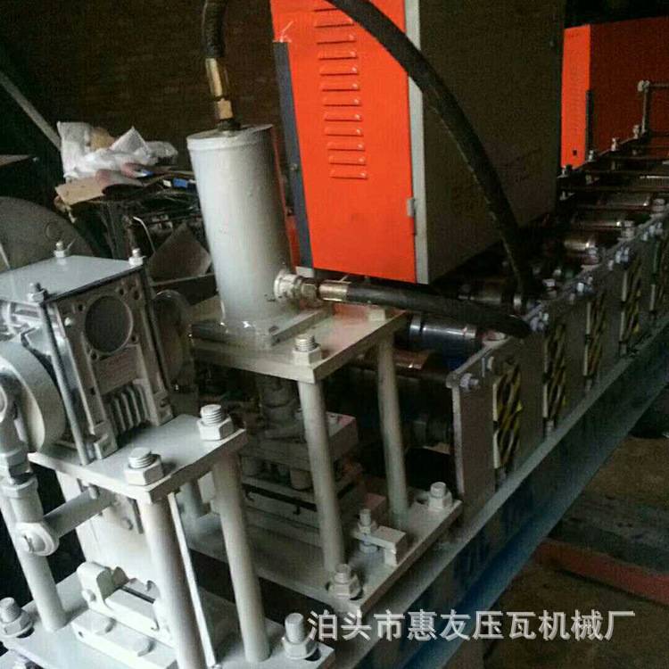 c84扣板机广告扣板机彩钢扣板机 全自动生产圆角设备 长条设备厂