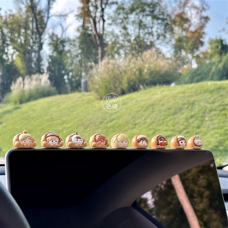 泡泡玛特站姿萌粒可爱车载摆件车内F饰品车载中控台显示屏幕装饰