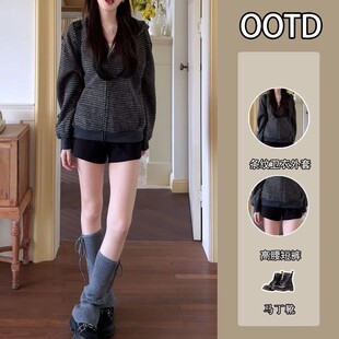 早秋搭配一整套2026新款 两件套女 韩系慵懒风条纹卫衣外套高腰短裤