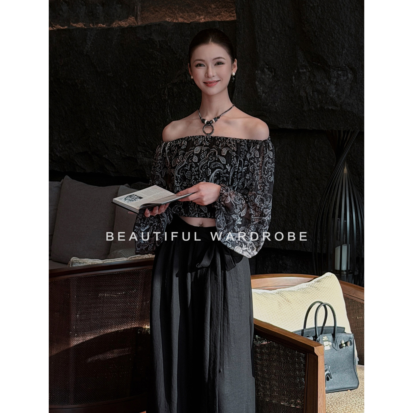 泡芙美丽衣橱 夏洋气宽松气质碎花短款一字肩长袖露肩雪纺上衣