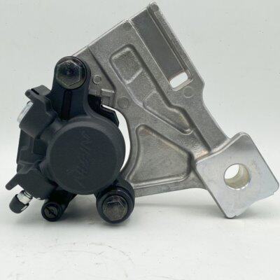 适用GW250前下泵GSX250R DL250-A前下泵后刹车泵制动卡钳下泵支架