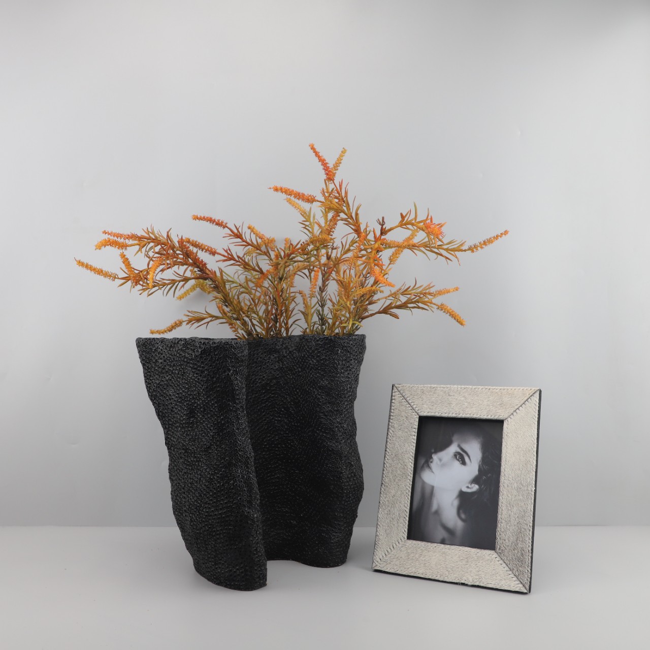 现代简约黑色树脂蜂窝U形花器摆件 客厅茶几玄关样板房家居装饰品