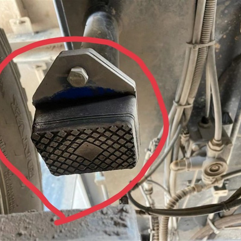 三一吊车起重机底盘悬架减震垫悬架缓冲块三一原厂钢板限位减震垫