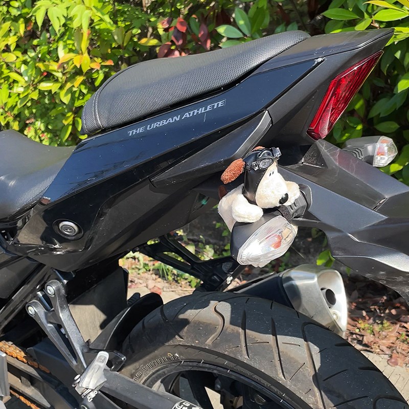 飞行员掌门狗摩托车尾灯装饰品挂件趴趴玩偶公仔机车小配件可爱