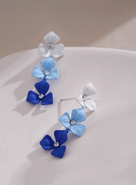 克莱因蓝白拼色花朵女渐变设计感耳环复古港风超仙清新气质耳饰