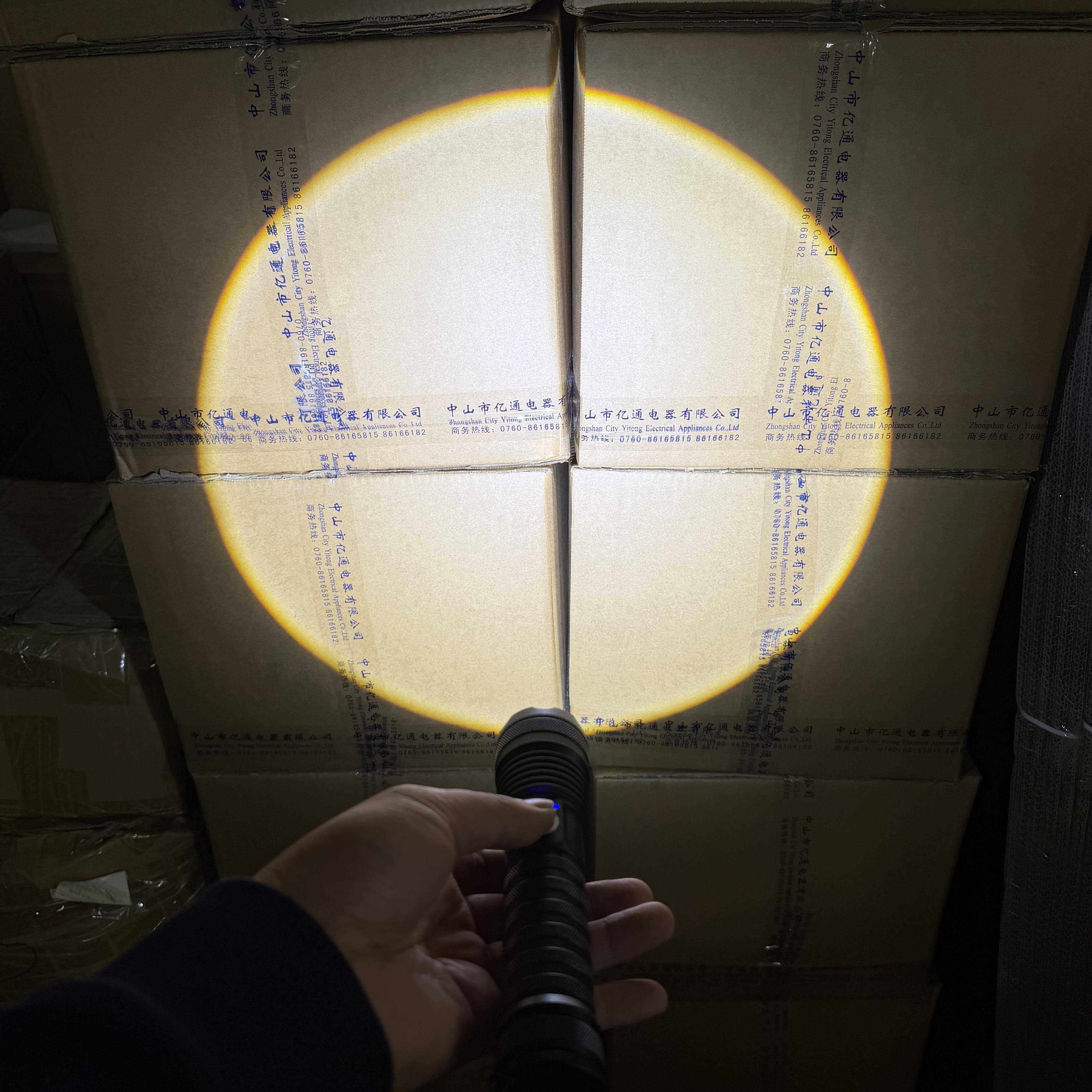 26800激光手电筒单机 电池自备