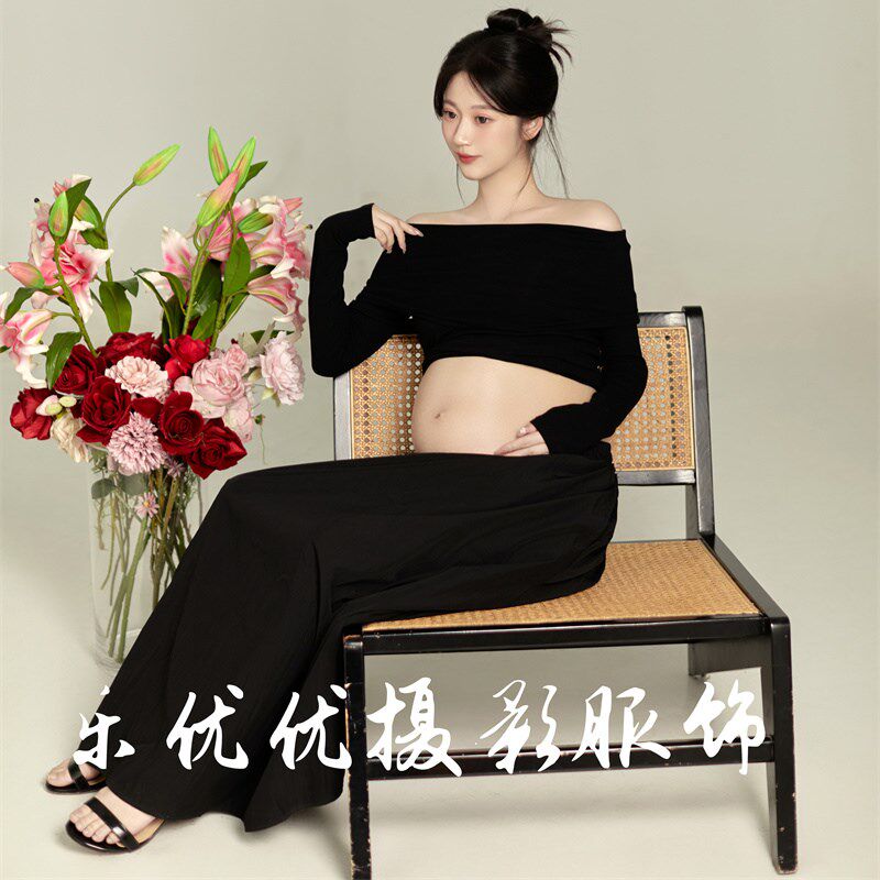 拍照孕妇装2025孕妇照服装室内简约风高级感孕妈大肚照黑色两件套