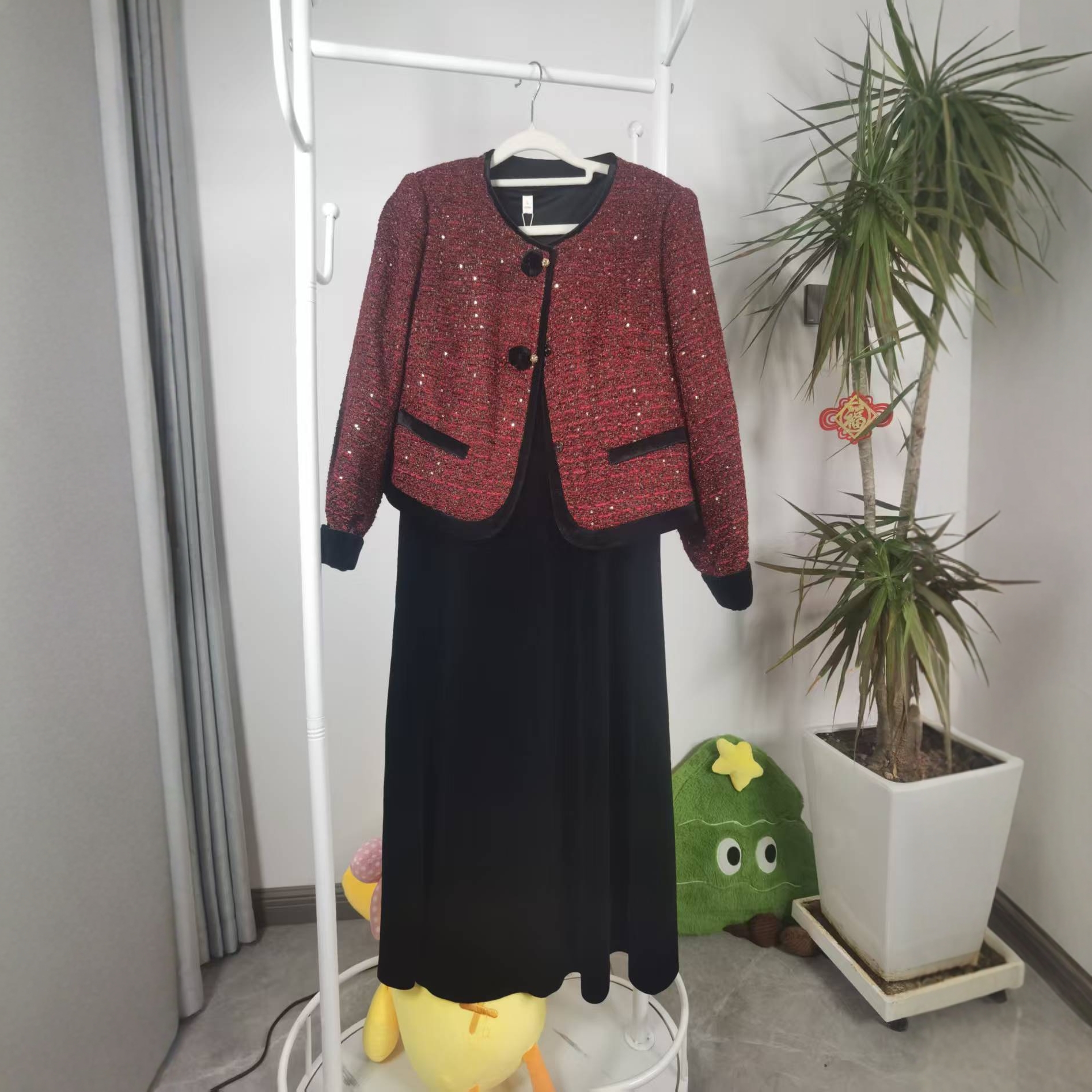 金丝绒圆领打底连衣裙洋气减龄两件套套裙女25罗蔓妮娅新款9532